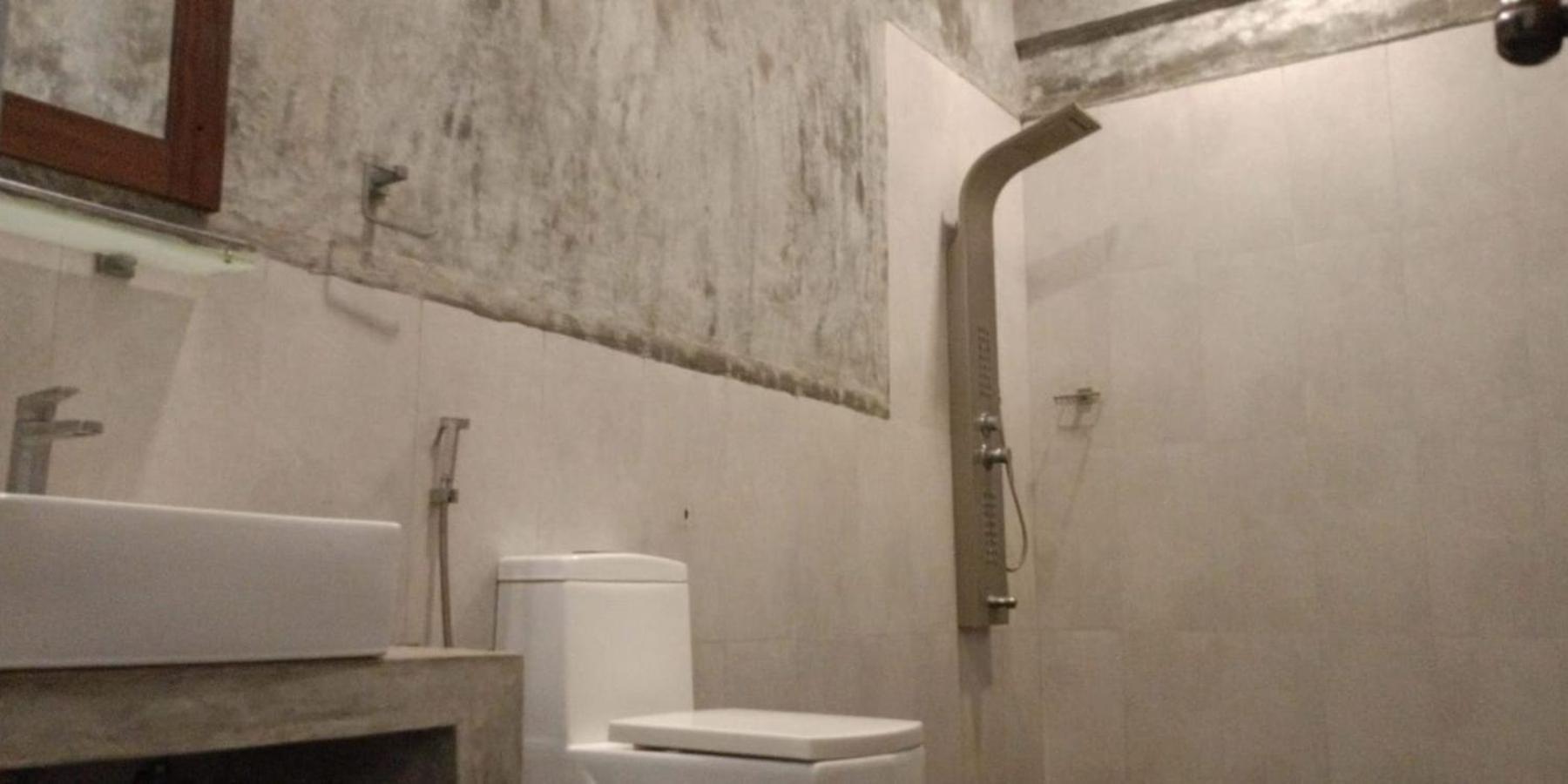 פוטוביל Funky Monkey Hostel & Yoga Rooftop Lounge , Arugambay מראה חיצוני תמונה